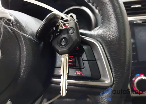 2018 Subaru Outback 2.5I Premium z USA, uszkodzony, nr VIN 4S4BSAFC1J3338612